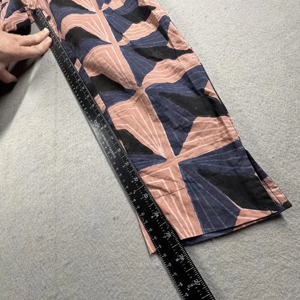 Abstract Patterned Women's Cropped Pants - Picture 5 of 9